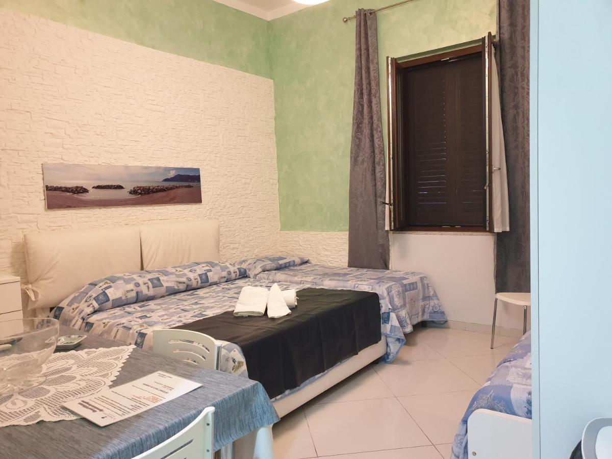 Al Porticciolo Bed and Breakfast Salerno Eksteriør billede